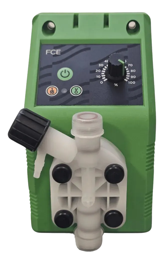 Bomba dosadora eletromagnética EMEC FCE 0505 K com dial de dosagem 0–100%